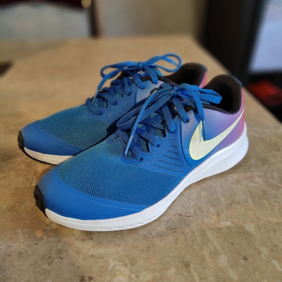 Nike Women's Glow in the Dark Running atlétic Training shoes size 5.5 - Picture 2 of 8